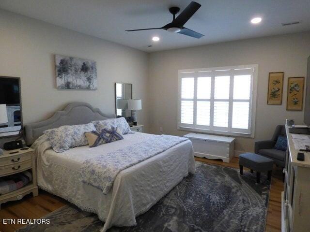 bedroom featuring visible vents, recessed lighting, wood finished floors, and a ceiling fan
