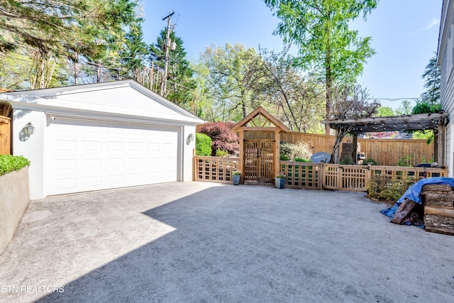 3835 SW Keowee Ave, Knoxville, TN 37919 - detached garage featuring fence