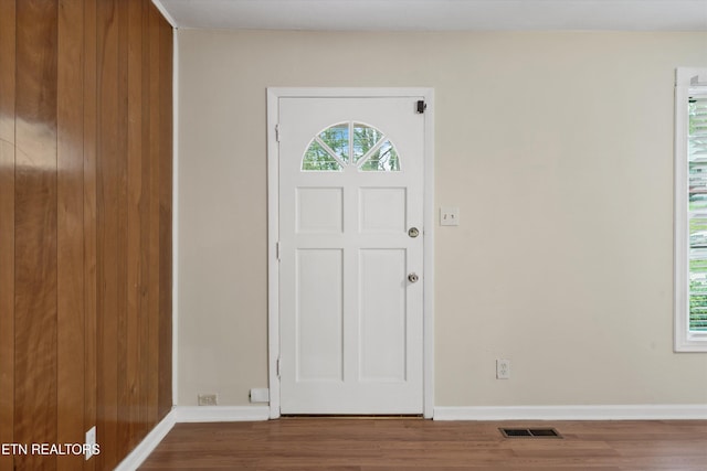 entrance foyer featuring wood finished floors, baseboards, visible vents, and a wealth of natural light