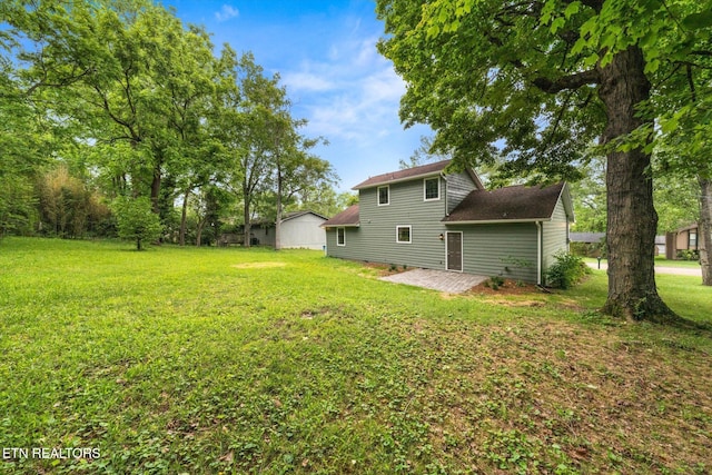 view of yard with a patio