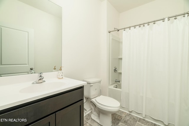 1133 Beacon Rd, Sevierville, TN 37876 - full bathroom featuring toilet, shower / bath combo, and vanity