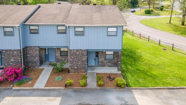 98 Hampshire Cir, Oak Ridge, TN 37830 - view of front of property with brick siding, a front lawn, and fence
