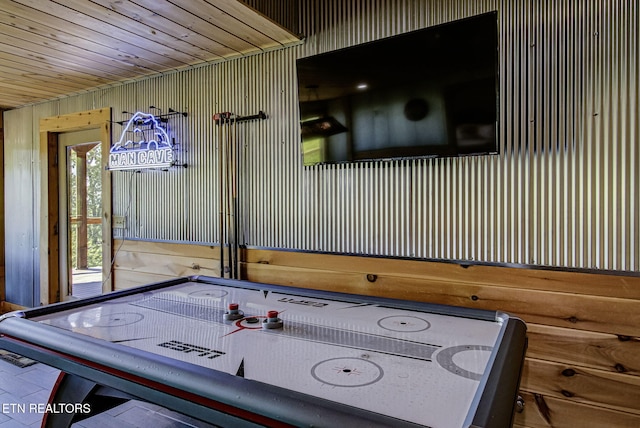 3505 Mountain Tyme Way, Sevierville, TN 37862 - recreation room featuring wood walls