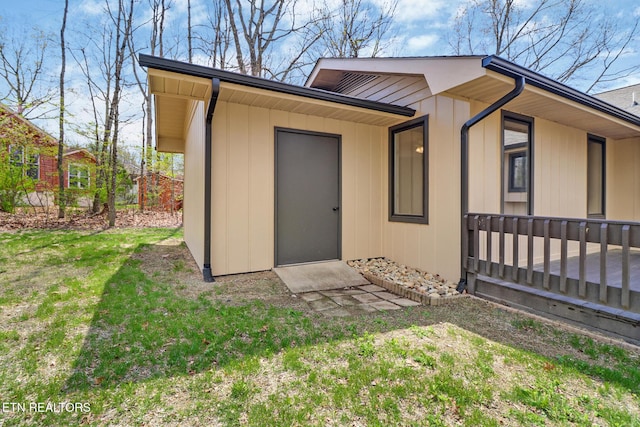 28 Overlook Ter, Crossville, TN 38558 - view of exterior entry with a yard