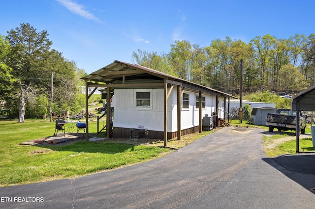 139 Hearon Rd, Kingston, TN 37763 - view of front facade featuring a front yard and driveway