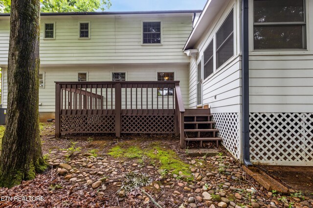 1104 Burning Tree Ln, Knoxville, TN 37923 - rear view of property featuring a wooden deck