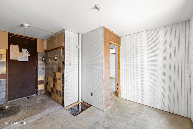 empty room featuring concrete floors