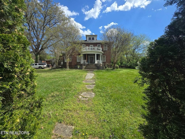 1000 Biddle St, Knoxville, TN 37914 - view of front facade with a front lawn and a balcony