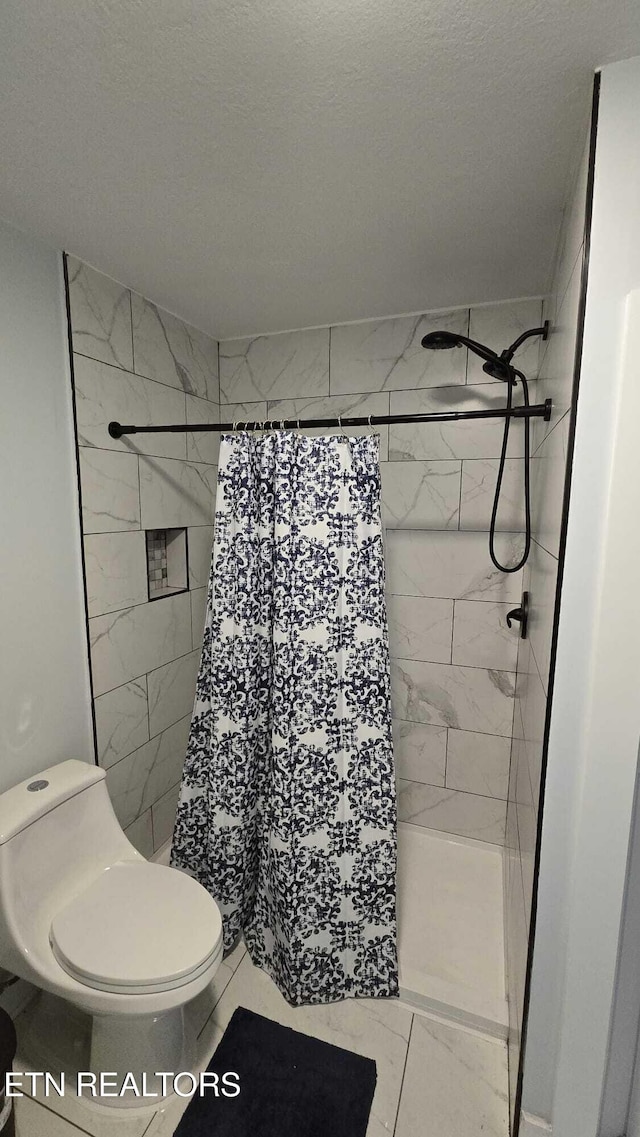101 Old Vasper Rd, Caryville, TN 37714 - bathroom featuring toilet and a tile shower