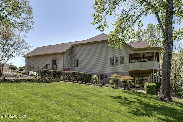 405 Tecumseh Pt, Loudon, TN 37774 - back of house featuring a shingled roof, a ceiling fan, and a yard