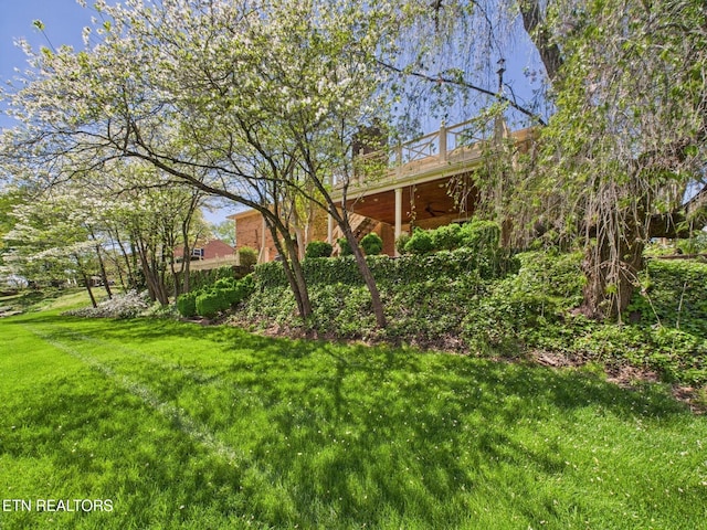 view of yard featuring ceiling fan