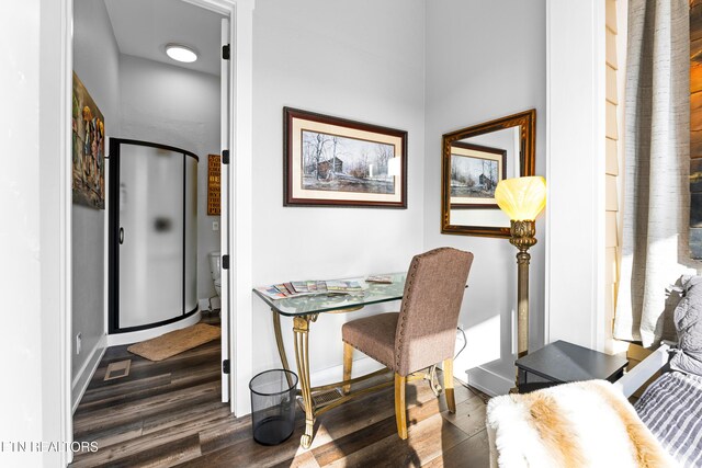 office area featuring dark wood-type flooring and baseboards