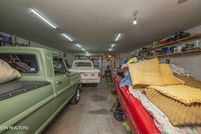 211 Peanut Ln, New Tazewell, TN 37825 - view of garage