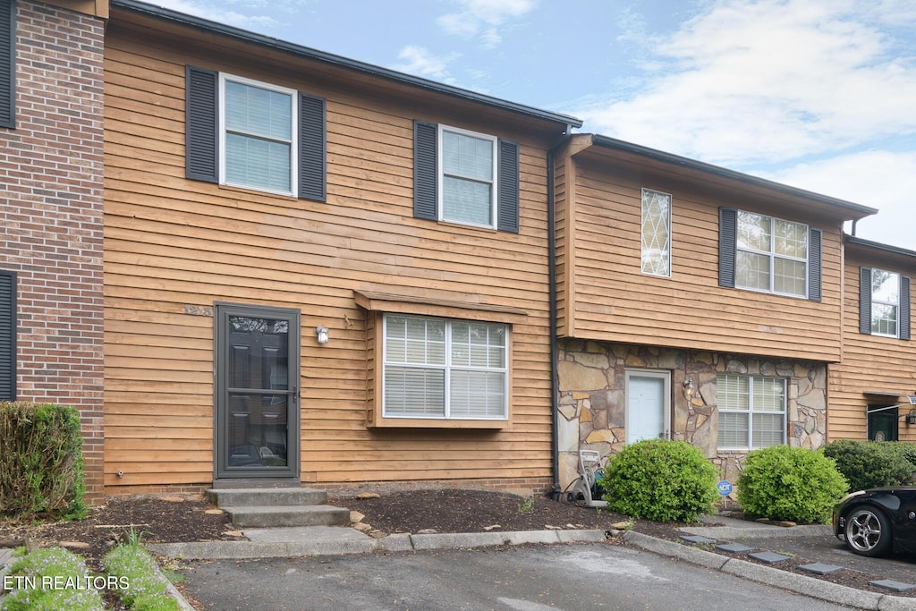 1213 Crest Brook Dr, Knoxville, TN 37923 - photo 1
