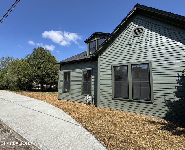 304 Broad St, Sweetwater, TN 37874 - view of side of home