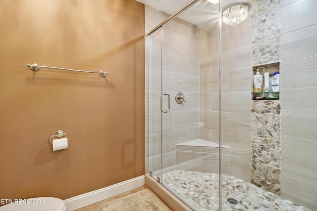 10 Claremont Cir, Fairfield Glade, TN 38558 - full bath featuring a shower stall, tile patterned flooring, toilet, baseboards, and a chandelier