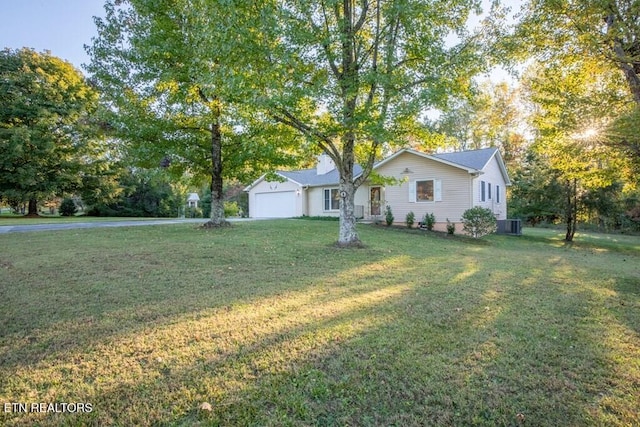view of front of house featuring a garage and a front yard