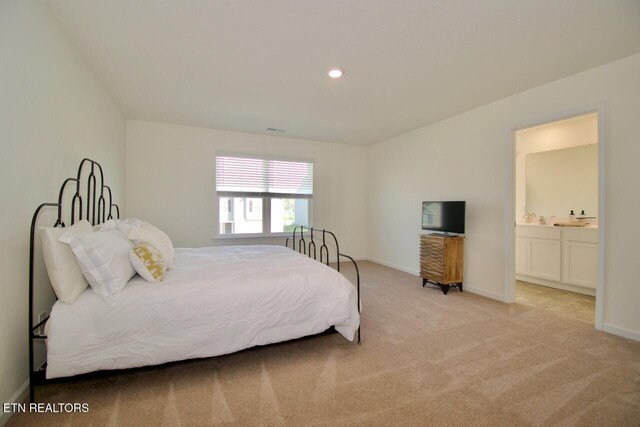2141 Glen Crk, Knoxville, TN 37924 - bedroom featuring baseboards, carpet flooring, and connected bathroom