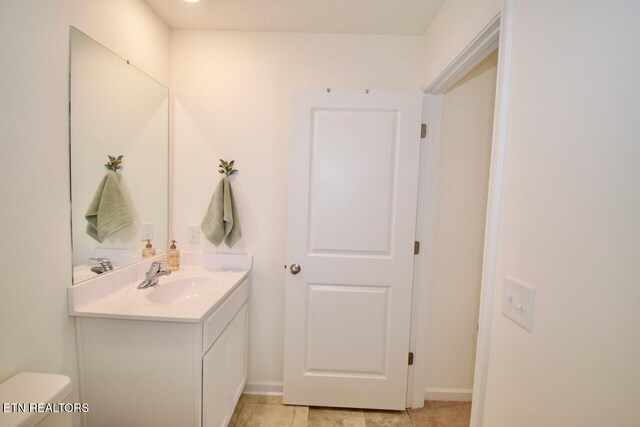 2141 Glen Crk, Knoxville, TN 37924 - half bath featuring toilet, vanity, and baseboards