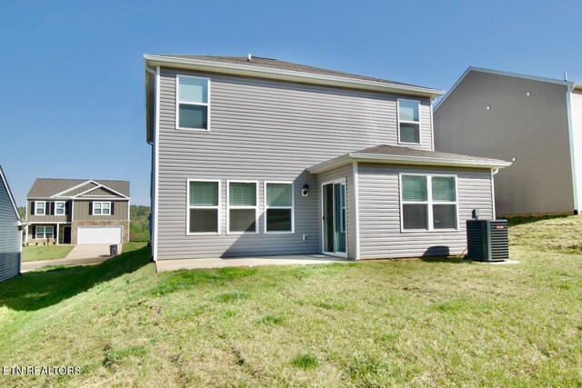 2141 Glen Crk, Knoxville, TN 37924 - rear view of property featuring a lawn and central AC