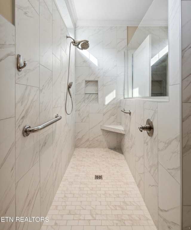 bathroom featuring a tile shower