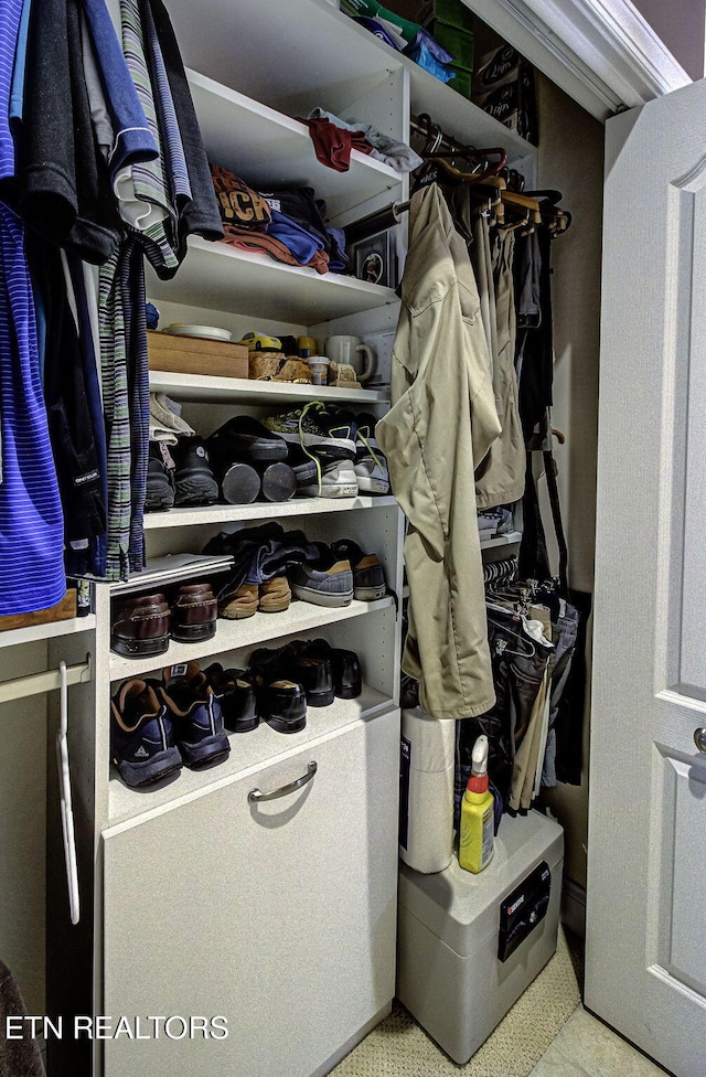 989 Rarity Bay Pkwy, Vonore, TN 37885 - view of closet