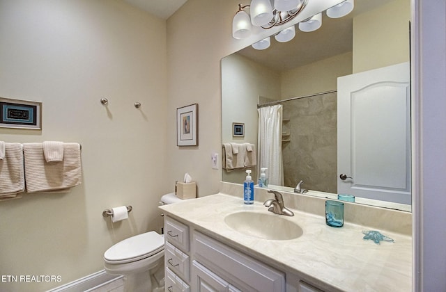 989 Rarity Bay Pkwy, Vonore, TN 37885 - bathroom with vanity, a chandelier, a shower with curtain, baseboards, and toilet