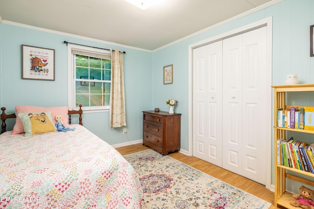 7324 Thorn Grove Pike, Knoxville, TN 37914 - bedroom featuring crown molding, wood finished floors, a closet, and baseboards