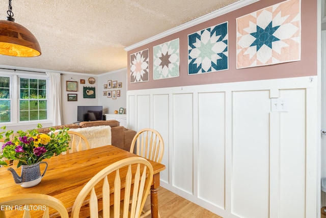 7324 Thorn Grove Pike, Knoxville, TN 37914 - dining room with ornamental molding, a textured ceiling, and light wood-style flooring
