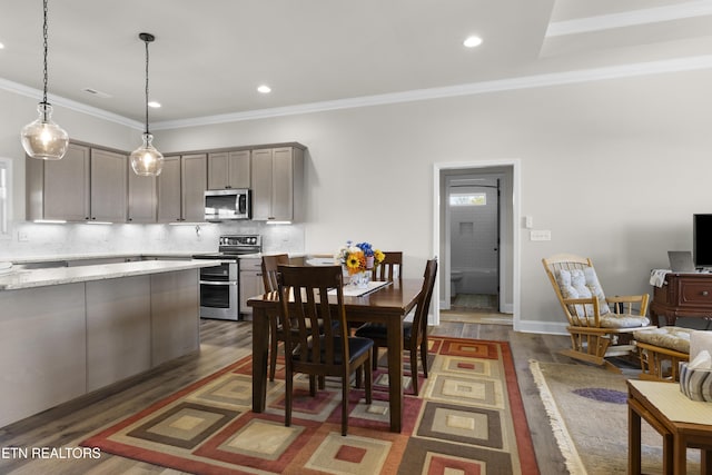2718 Vista Meadows Ln, Sevierville, TN 37876 - dining area with crown molding, dark wood-style flooring, and recessed lighting