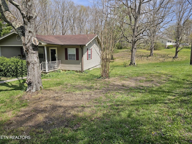 1009 Roysden Rd, Jamestown, TN 38556 - view of yard with covered porch
