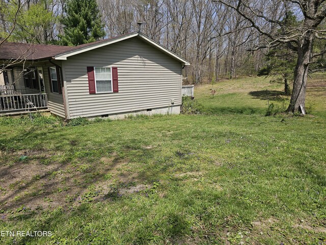 1009 Roysden Rd, Jamestown, TN 38556 - view of side of home with a yard and crawl space