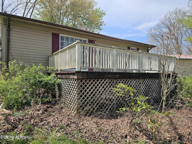 1009 Roysden Rd, Jamestown, TN 38556 - back of property with a deck
