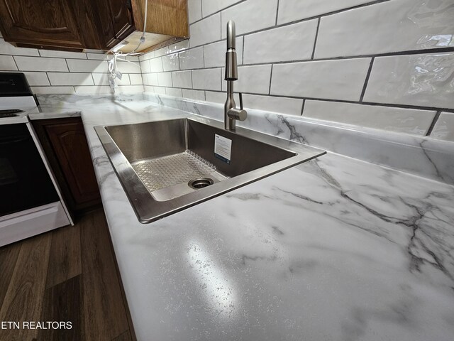 1009 Roysden Rd, Jamestown, TN 38556 - kitchen with a sink, backsplash, electric range, and dark brown cabinets