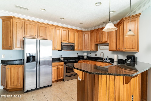 222 Pinnacle Pt, Andersonville, TN 37705 - kitchen with visible vents, a sink, a peninsula, stainless steel appliances, and light tile patterned flooring