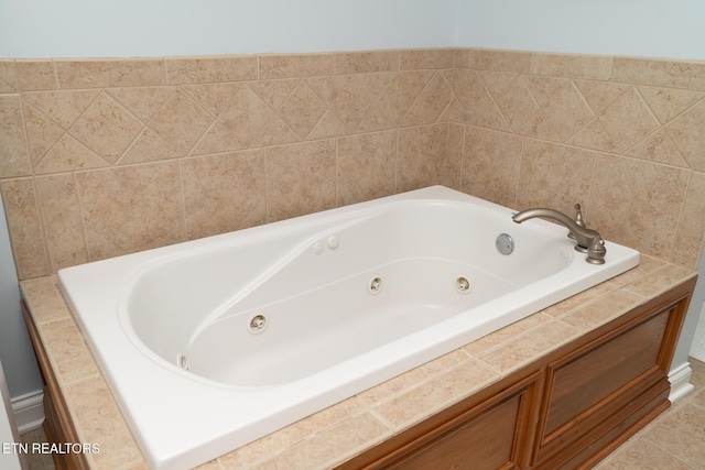 222 Pinnacle Pt, Andersonville, TN 37705 - full bathroom featuring a jetted tub