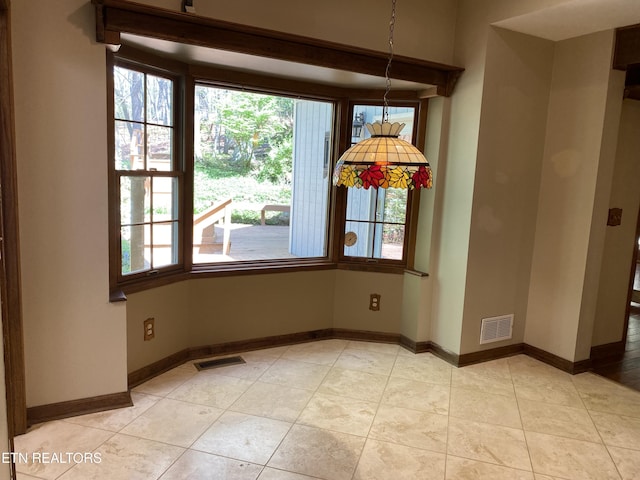 118 Mohawk Rd, Oak Ridge, TN 37830 - unfurnished dining area featuring light tile patterned floors, baseboards, and visible vents