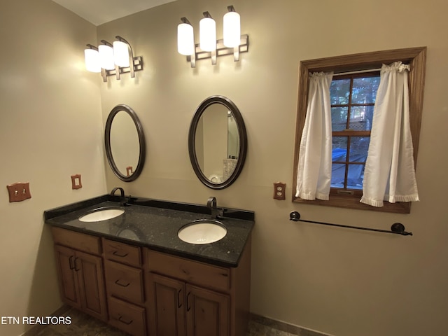 118 Mohawk Rd, Oak Ridge, TN 37830 - full bath featuring double vanity, a sink, and baseboards