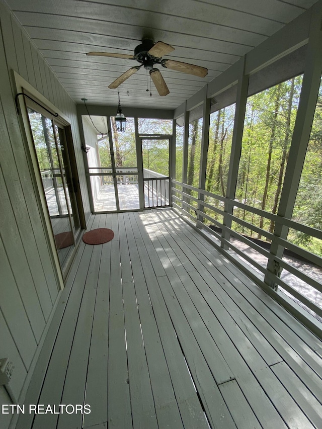 118 Mohawk Rd, Oak Ridge, TN 37830 - unfurnished sunroom featuring ceiling fan