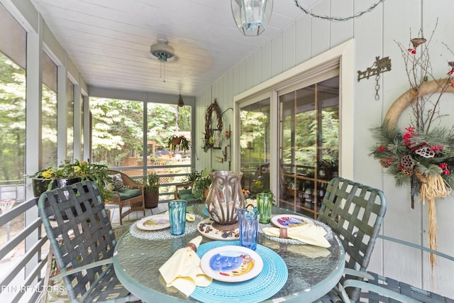118 Mohawk Rd, Oak Ridge, TN 37830 - sunroom with a healthy amount of sunlight