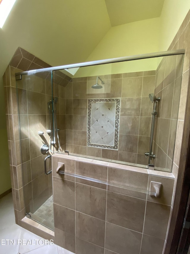 118 Mohawk Rd, Oak Ridge, TN 37830 - full bath featuring a stall shower, vaulted ceiling, and tile patterned floors