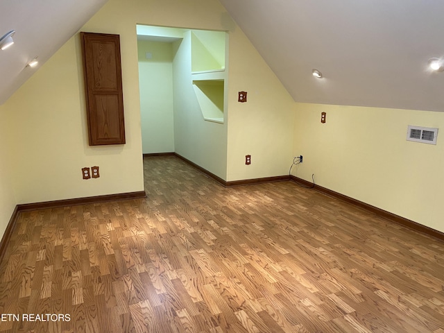 118 Mohawk Rd, Oak Ridge, TN 37830 - bonus room with light wood finished floors, visible vents, baseboards, and vaulted ceiling