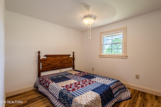 537 Wilson St, Newport, TN 37821 - bedroom with wood finished floors, baseboards, and ceiling fan