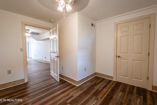 537 Wilson St, Newport, TN 37821 - empty room with baseboards, a ceiling fan, visible vents, and dark wood-style floors