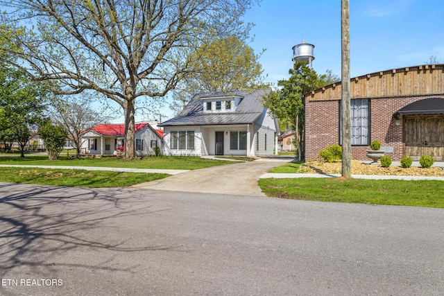 103 E Main St, Englewood, TN 37329 - bungalow-style home featuring a front yard and brick siding