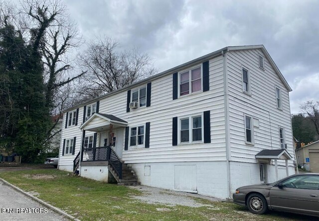 725 Chilhowee St, Harriman, TN 37748 - photo 1