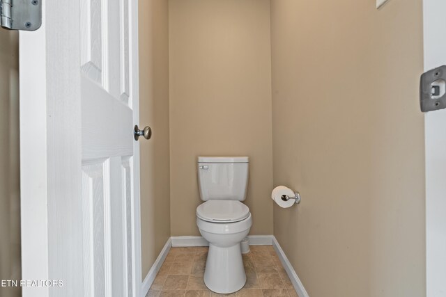 7300 Slippery Rock Ln, Knoxville, TN 37931 - bathroom featuring baseboards and toilet