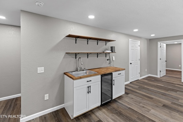 613 N St, Newport, TN 37821 - bar with wine cooler, a sink, wet bar, dark wood-style flooring, and baseboards