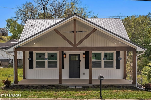 613 N St, Newport, TN 37821 - bungalow-style home with a porch and metal roof