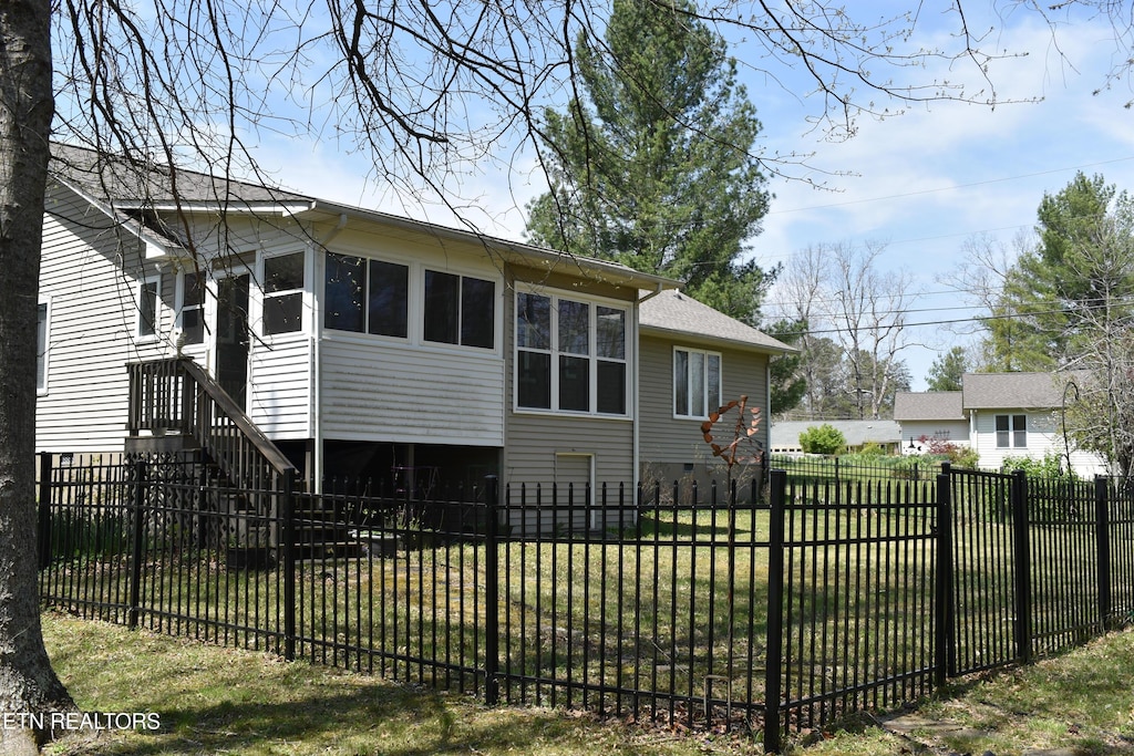 332 Yonside Dr, Sparta, TN 38583 - back of property with a lawn and a fenced front yard